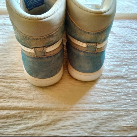 Air Jordan 1 Retro HighHyper Royal Smoke Grey ( Size 10.5 - Picture 5 of 6